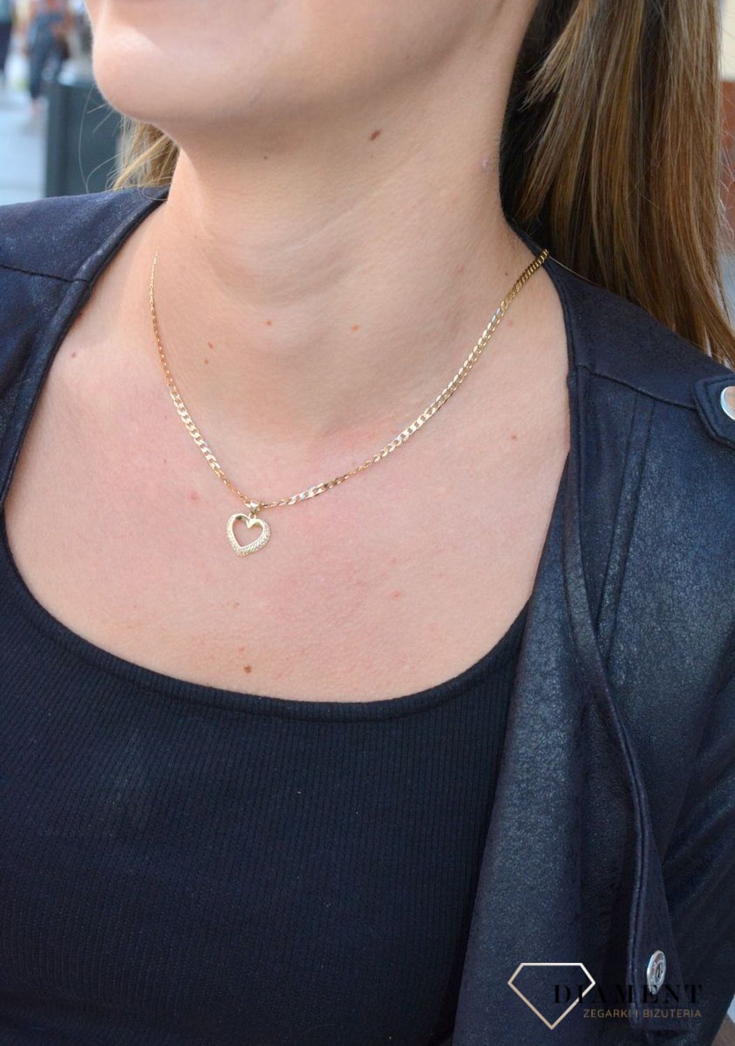 Złota zawieszka serce wysadzane cyrkoniami próba 333 ZA 5207 333. . Piękna złota zawieszka w kształcie serca. Wisiorek z symbolem miłości to idealny pomysł na prezent, którym wyjawimy swoje uczucia..jpg